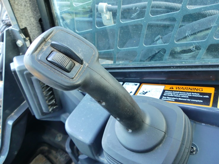 2024-deere-320g-image-14