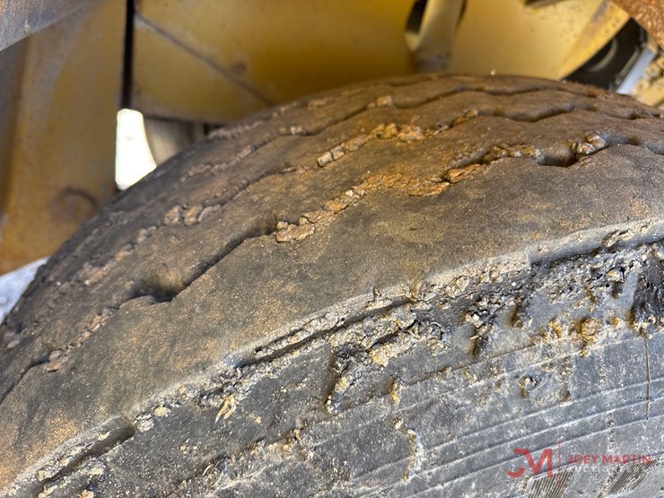 etnyre-chipspreader-image-6