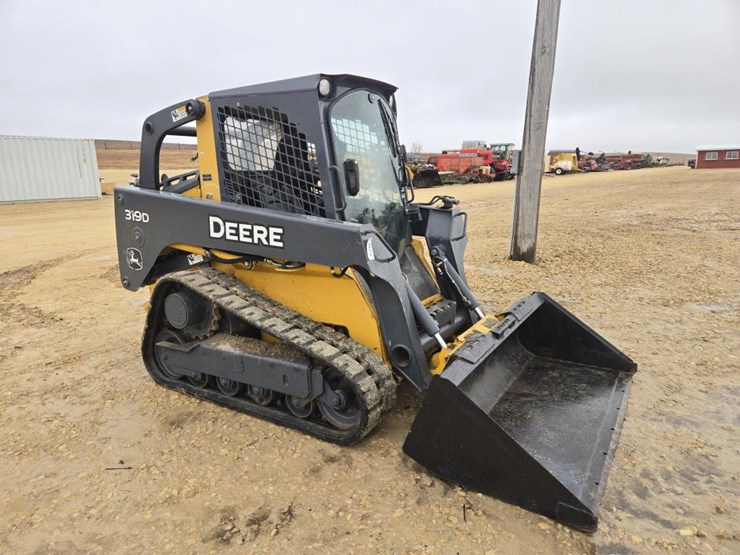 2012-deere-319d-image-1