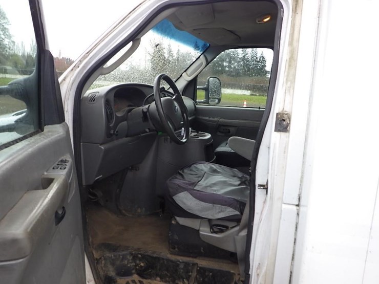 2004-ford-e350-image-29