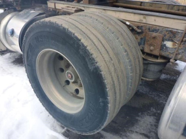 2015-peterbilt-367-image-51