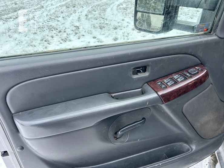 2007-chevrolet-silverado-2500hd-image-16