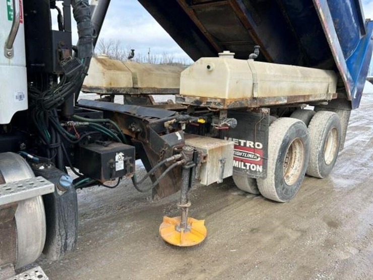 2013-freightliner-108sd-image-41