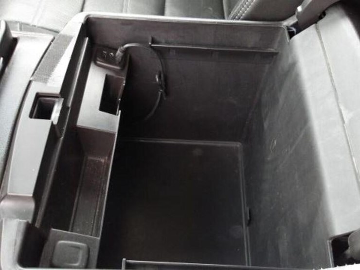 2016-gmc-yukon-denali-image-32