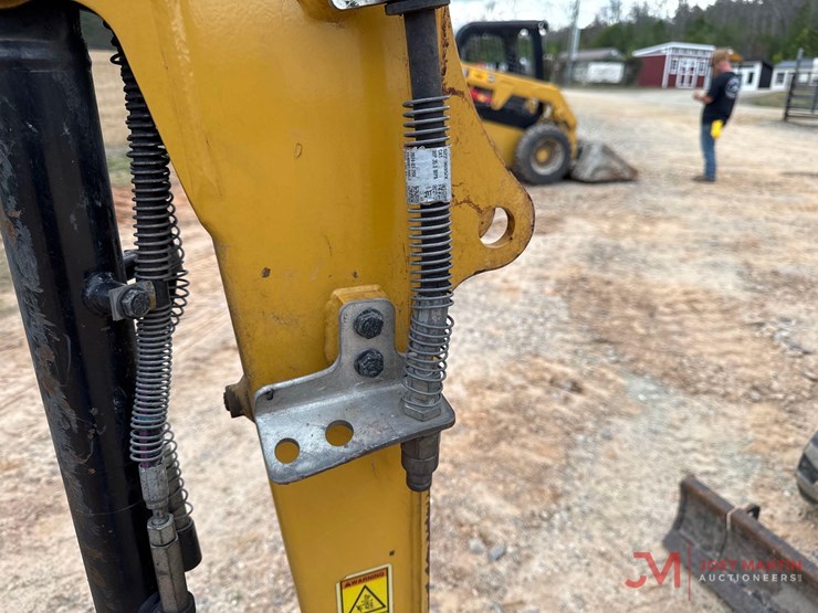 2024-caterpillar-301.7-image-11