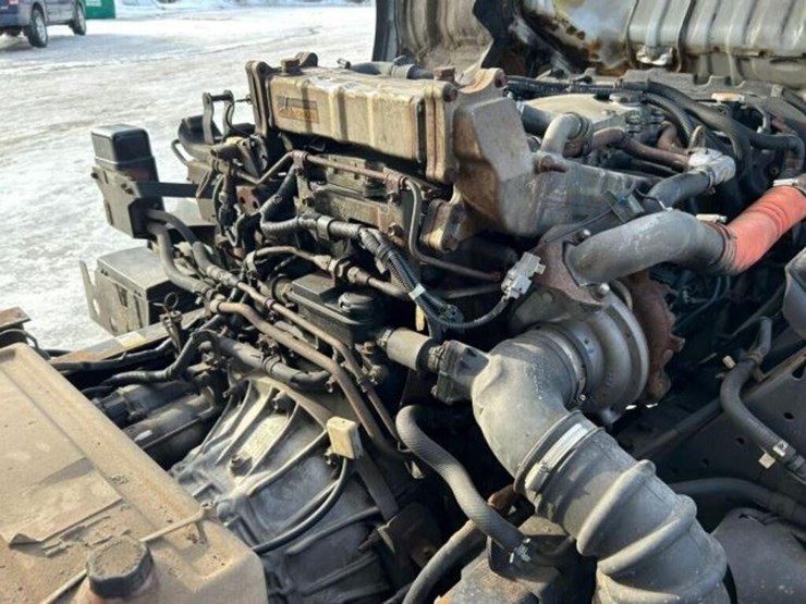 2015-isuzu-nrr-image-32