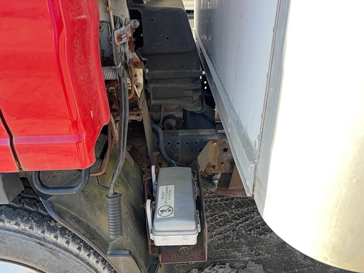 2008-isuzu-npr-image-19