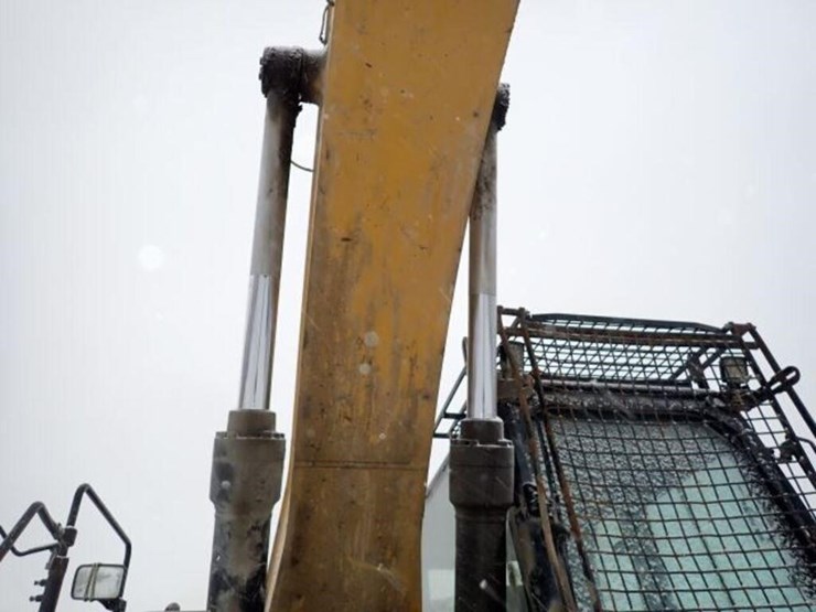 2017-caterpillar-320fl-image-50