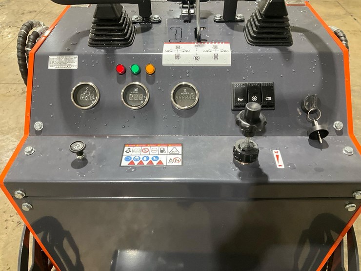 #1004-•-tpm,-t460-mini-skid-steer-loader-image-7