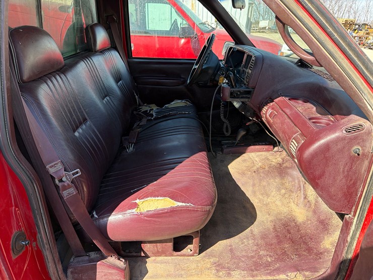 1995-gmc-3500-image-4