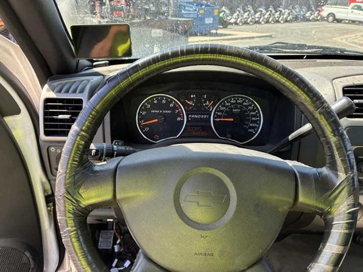 2011-chevrolet-colorado-image-12