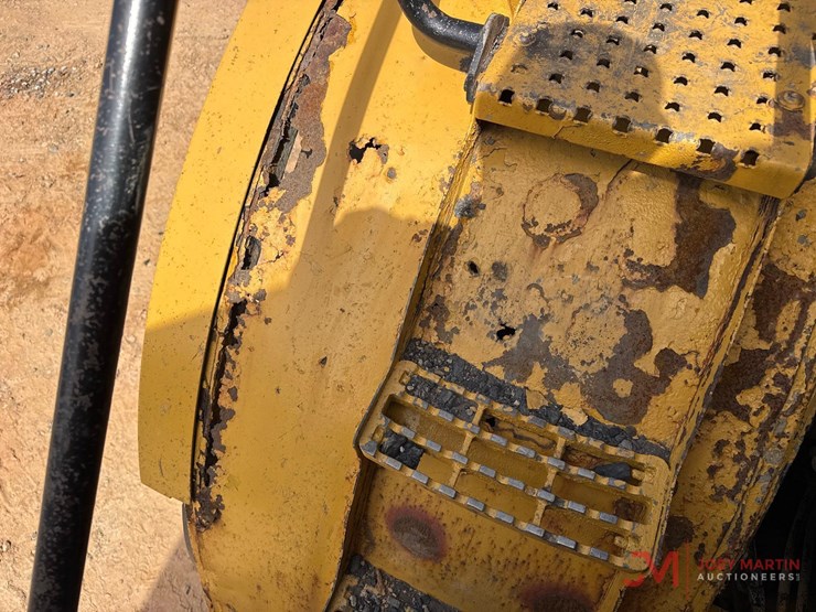 caterpillar-745-image-16