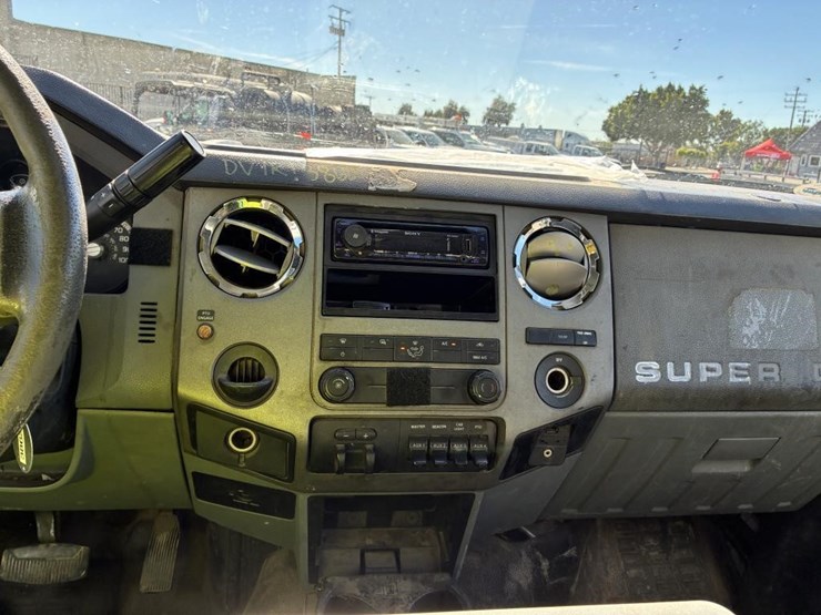 2011-ford-f550-image-13