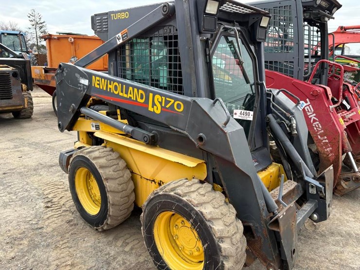 new-holland-ls170-image-1