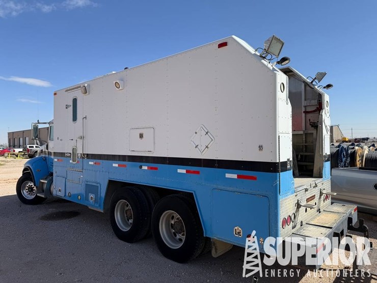 2006-peterbilt-335-image-4