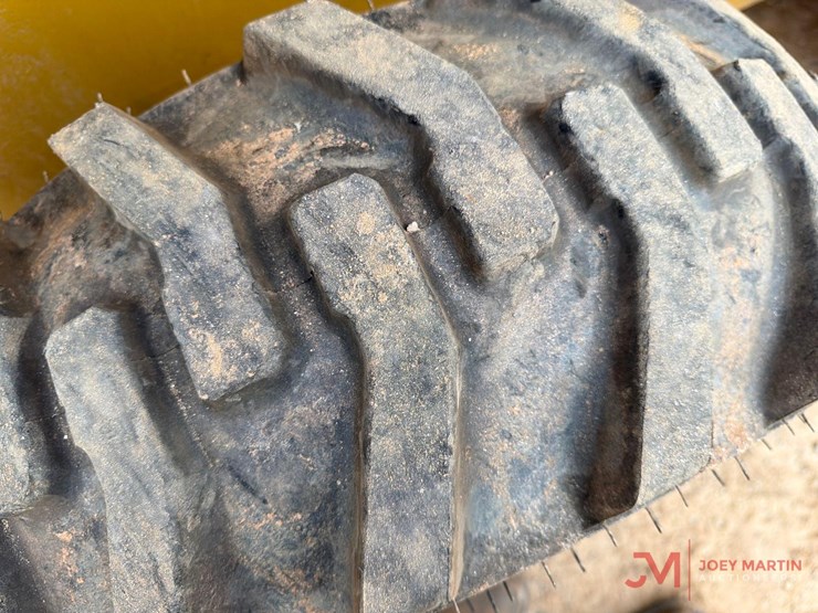 2023-caterpillar-226d3-image-9