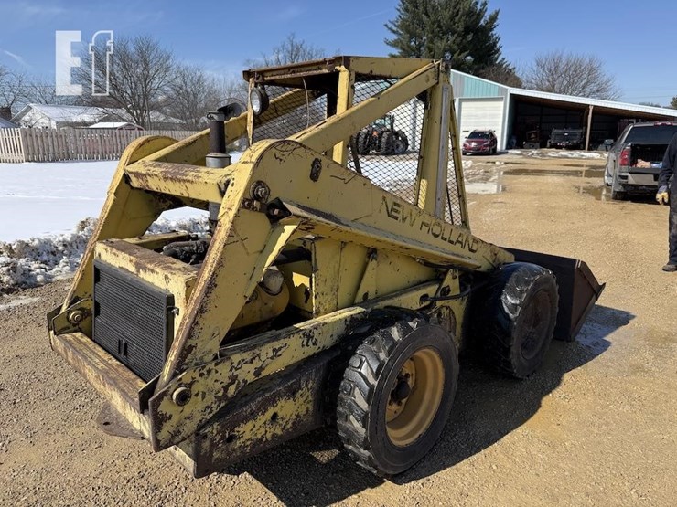 new-holland-l775-image-6