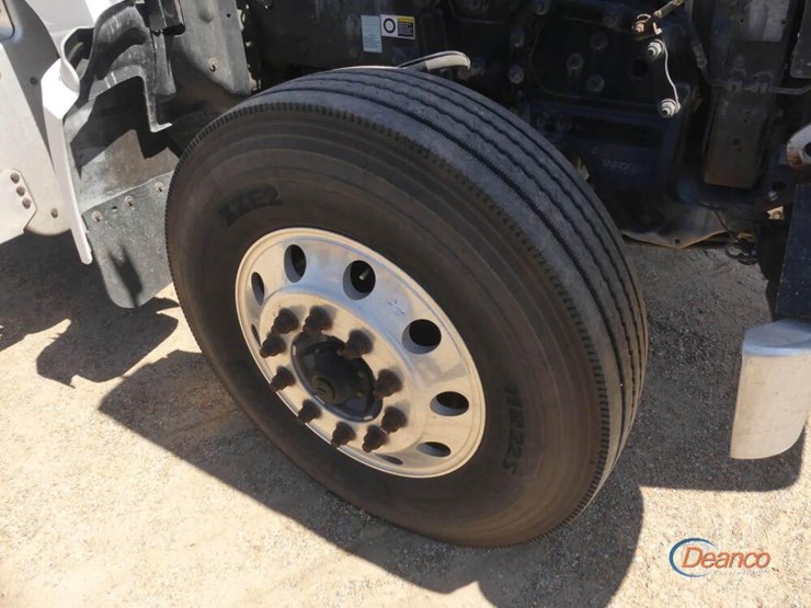 2017-peterbilt-567-image-12