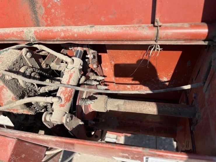 l2---heston-560-baler-image-11