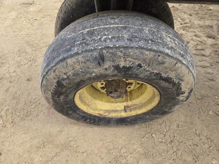 john-deere-3010-image-3