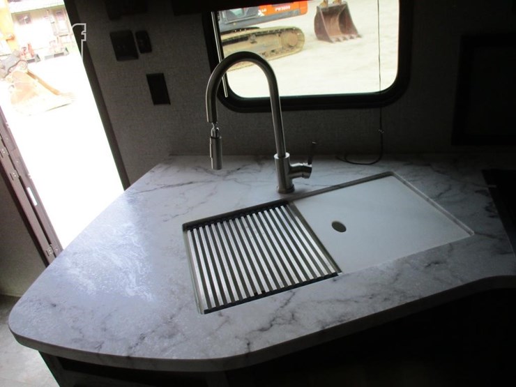 2020-jayco-jay-flight-rocky-mountain-edition-242bhs-image-14