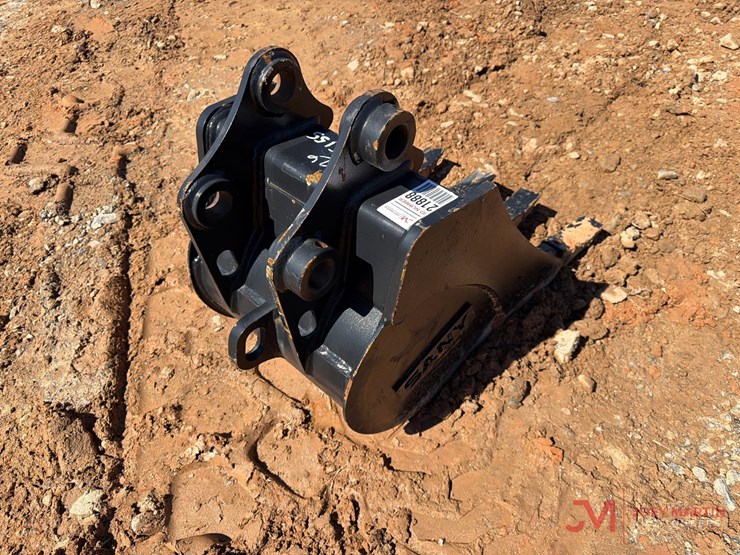 unused-sany-18'-excavator-tooth-bucket-image-2