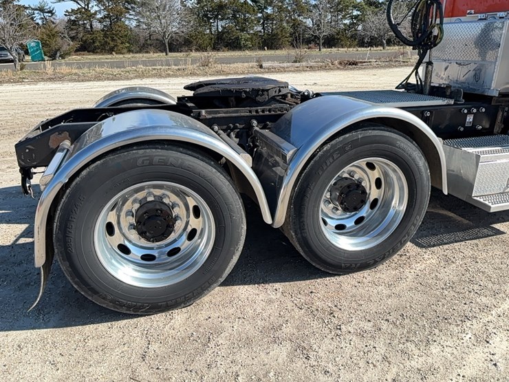 2022-peterbilt-389-image-6