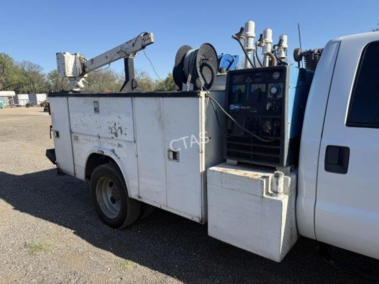 2011-ford-f550-image-5