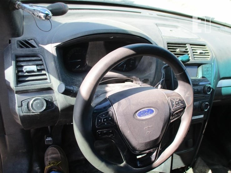 2018-ford-explorer-image-11