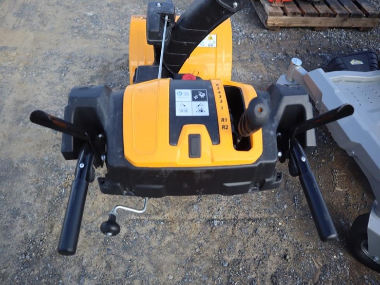 cub-cadet-snowblower-image-6