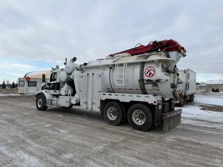 2017-peterbilt-567-image-6