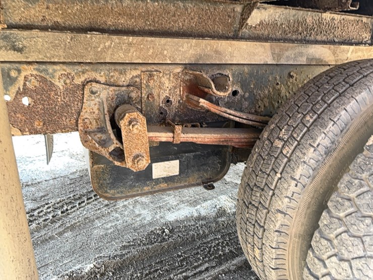 2008-isuzu-npr-image-9