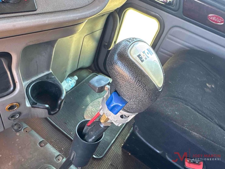 2016-peterbilt-365-image-30