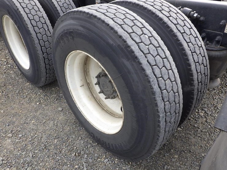 2016-freightliner-cascadia-125-image-24