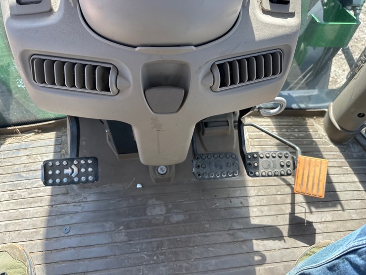 2013-john-deere-6125r-image-12