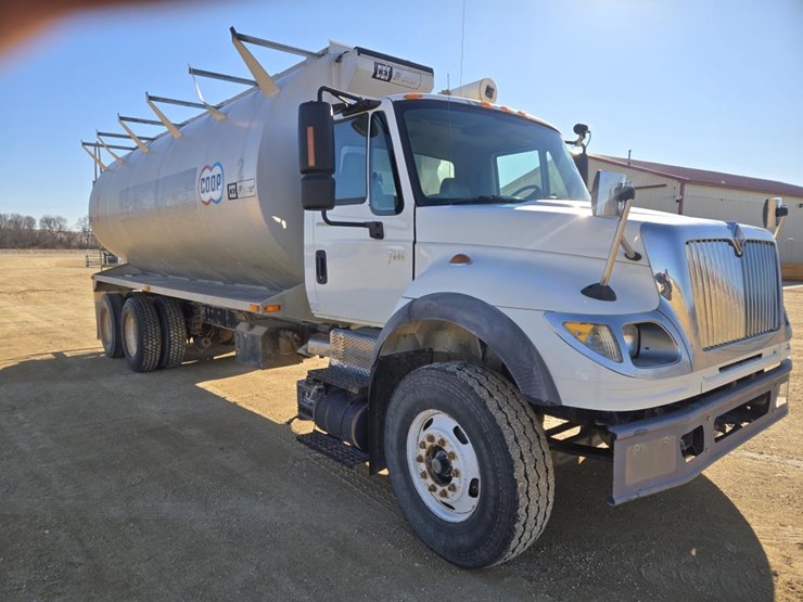 2007-international-7600-image-3