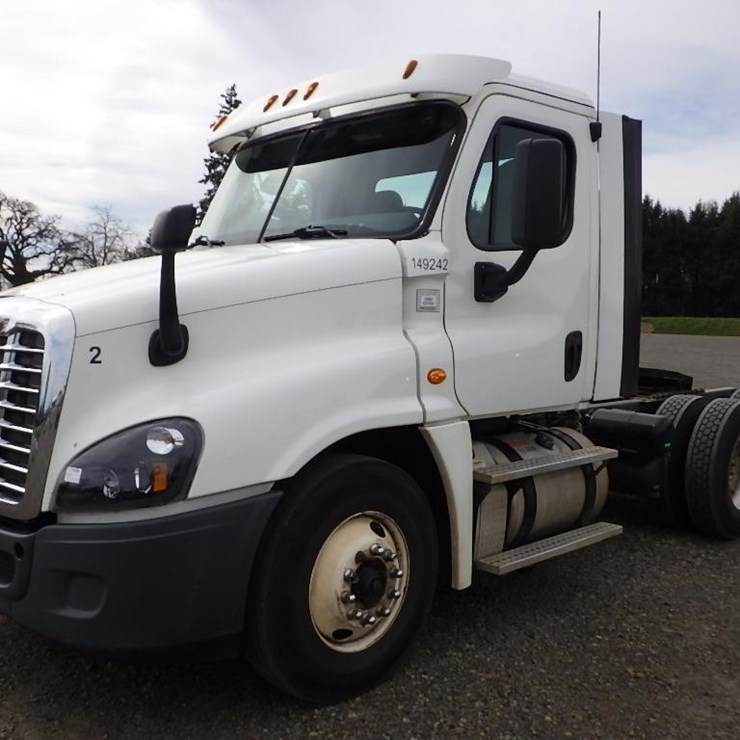 2016 FREIGHTLINER CASCADIA 125