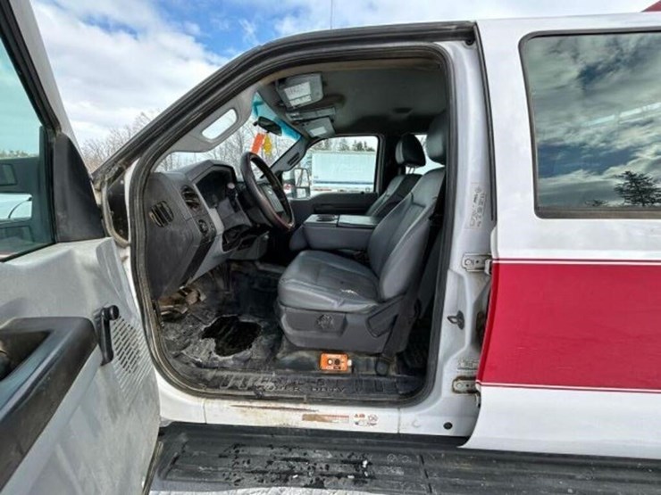 2015-ford-f550-xl-image-16