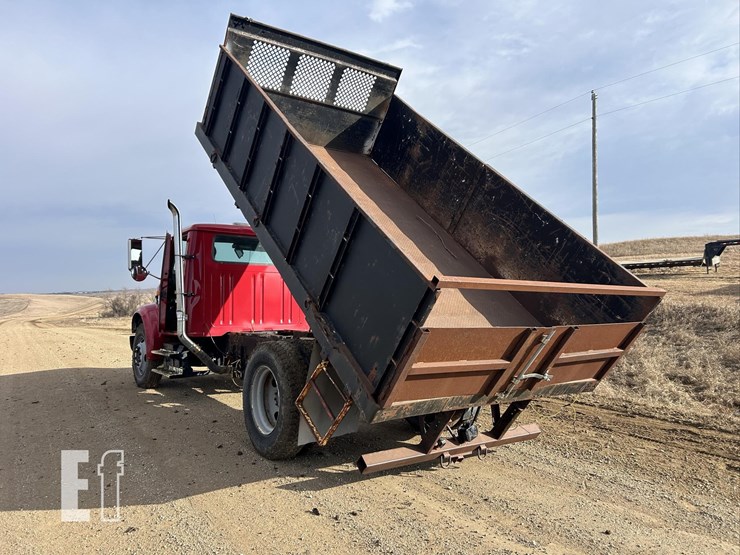 2002-international-4700-image-54