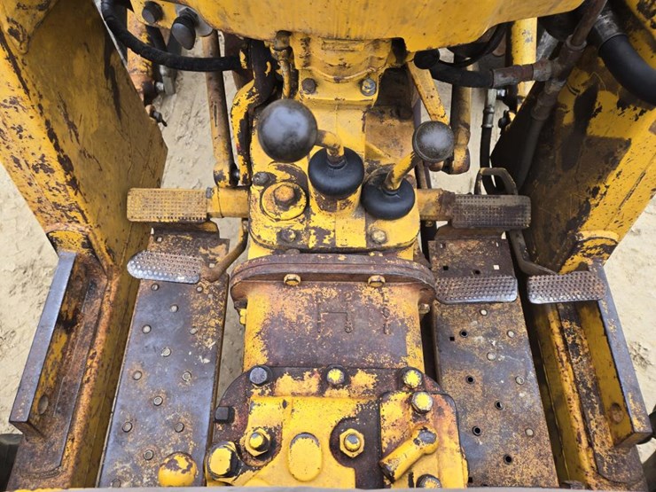 #359-•-massey-ferguson-utility-tractor-image-13