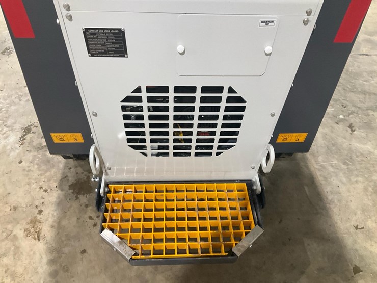 #1002-•-unused-2025-bttl-st25m-6-mini-skid-loader-image-13