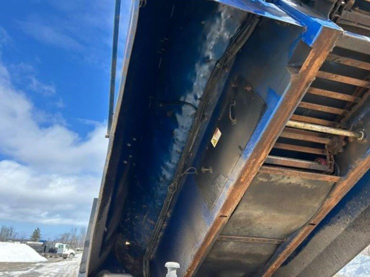 2013-freightliner-108sd-image-54