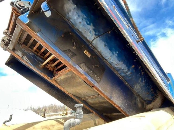 2013-freightliner-108sd-image-48