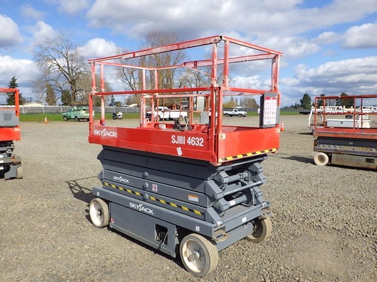 skyjack-sj-4632-scissor-lift-image-3
