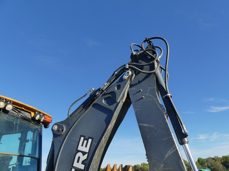 2016-deere-310l-image-6