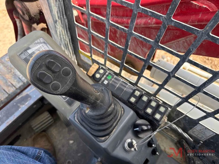 2019-takeuchi-tl8-image-17