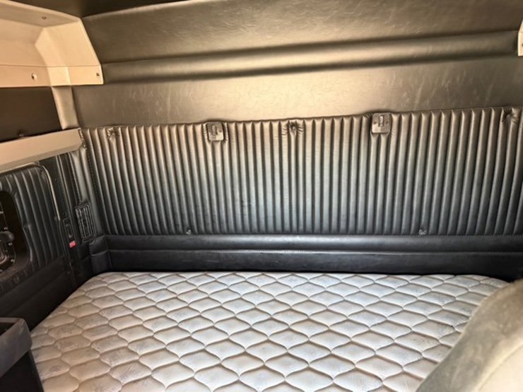 2015-kenworth-t800-image-11