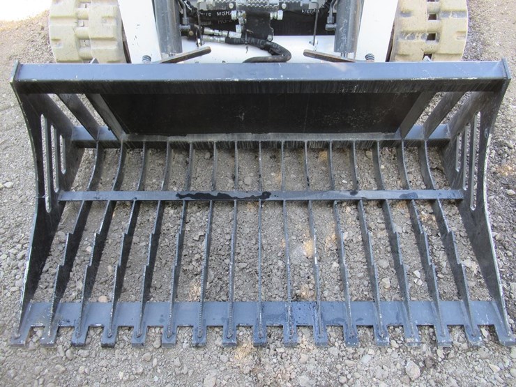 wildcat-68"-skid-steer-skeleton-bucket-image-3