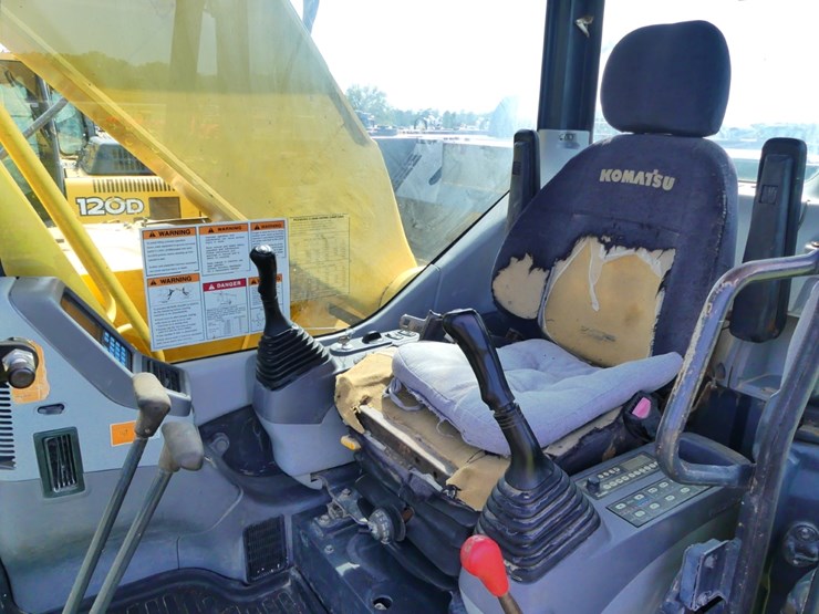 2006-komatsu-pc220-image-10