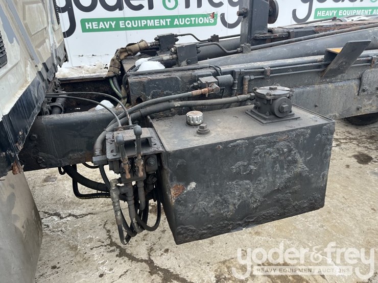 2002-international-durastar-4300-image-21